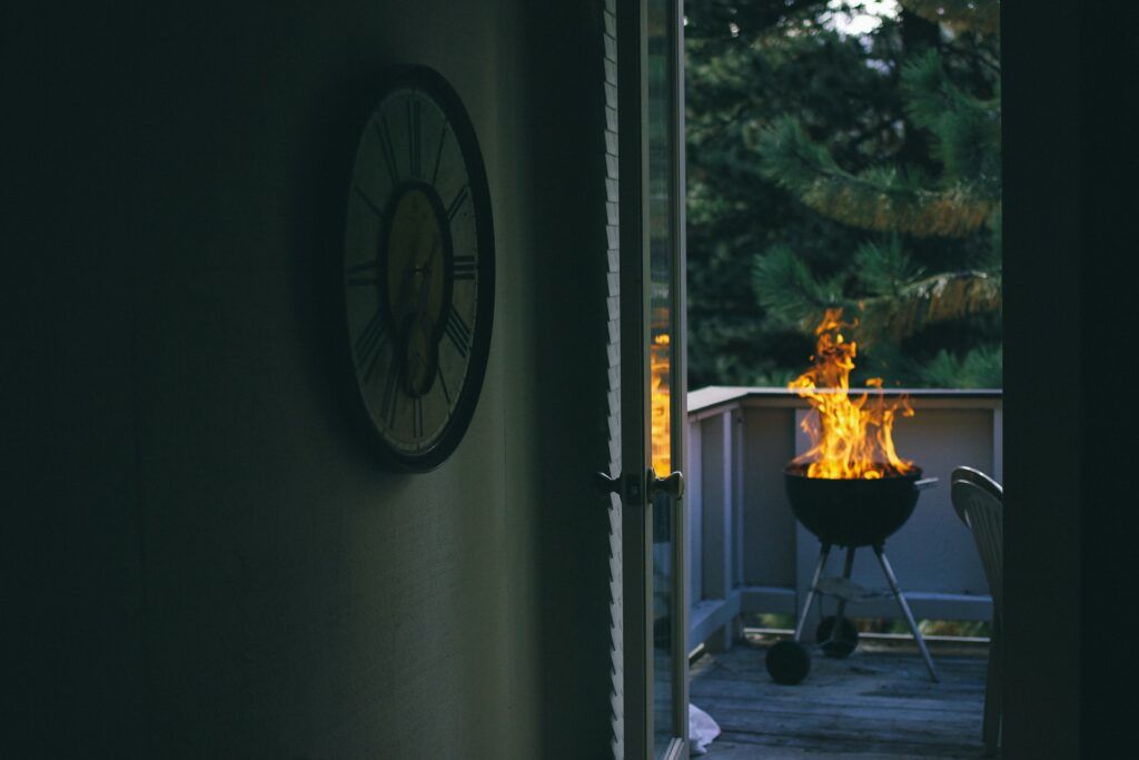 open-top-grill-in-balcony smoked salmon on charcoal grill